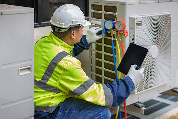 Professional Hvac technician working in Barneveld, WI